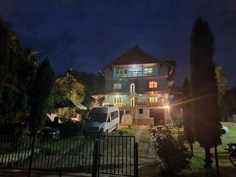 Casa Pelerinului Apartamento Capatineni-Paminteni Exterior foto
